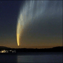Comet McNaught flashes through sky