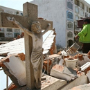 Photo: Desperate search for quake victims as aftershocks rock Peru