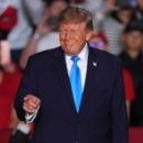 Photo: Trump Suggests Letting Iran &lsquo;take out&rsquo; Los Angeles and San Diego at Campaign Rally
